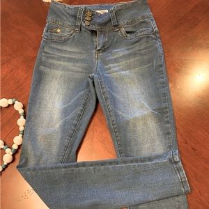 Size 5 YMI wanna betta butt mid rise jeans.
